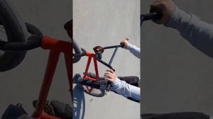 обучался на дрифт без тормоза и шлифофания на bmx
