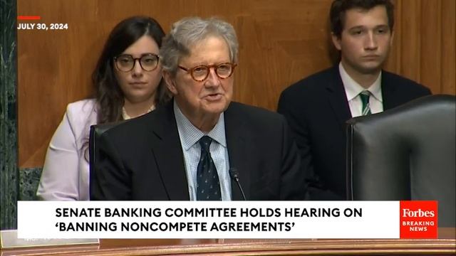 Elizabeth Warren Leads Senate Banking Committee Hearing On Banning Noncompete Agreements смотреть онлайн