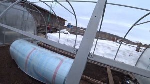 ОБНОВЛЯЮ ТЕПЛИЦУ, МЕНЯЮ ПОЛИКОРБАНАТ И КРАШУ ДУГИ КРАСКОЙ ТРИ В ОДНОМ