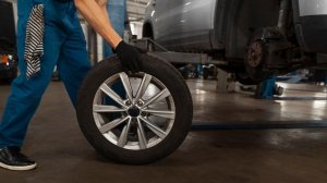 Эти признаки подскажут, что пора менять шины