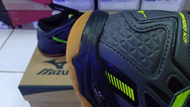 Sepatu badminton Mizuno wave tornado x9 смотреть онлайн
