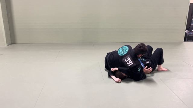 10/12/23 gi, seatbelt grip turtle position, roll through to side control смотреть онлайн