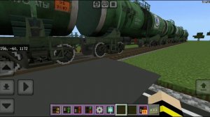 Тэм2 с грузовым составом из цистерн едет через Родниковский переезд в Майнкрафт пе