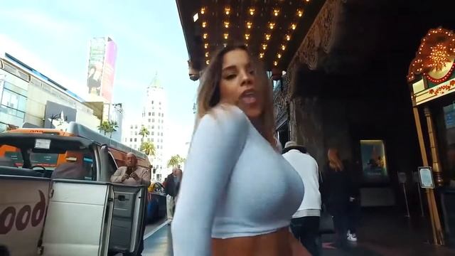 Sexy Girl Dance Despacito On The Street смотреть онлайн