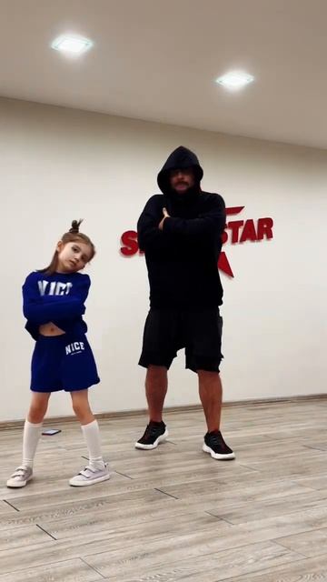 Crawling ⭐️ | #shorts Dance by Kolya Korolev & Liza смотреть онлайн