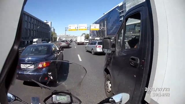 Едет плюется из окна смотреть онлайн