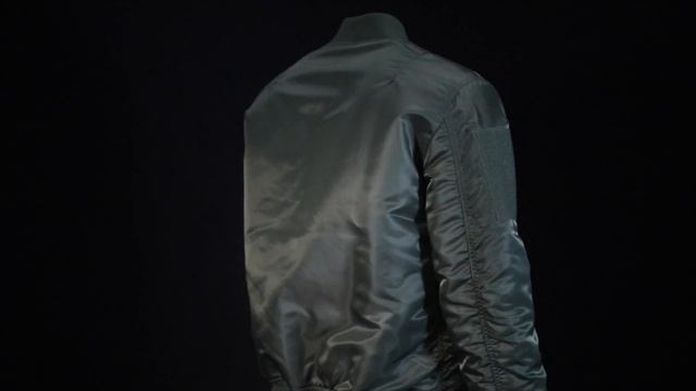 Alpha Industries Holiday Patches смотреть онлайн