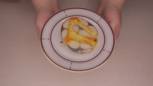 Так скумбрию вы еще не готовили! Скумбрия в духовке запеченная с овощами. Ужин из простых продуктов. смотреть онлайн