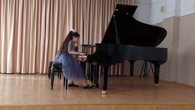 Й. Гайдн соната e-moll 1 ч. Исполняет Анна Акопова. смотреть онлайн