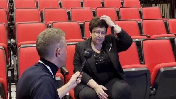 ТЕ КТО ЧИТАЮТ - СМОГУТ ВСЁ! - ИНТЕРВЬЮ ДИНЫ РУБИНОЙ после концерта в Калгари