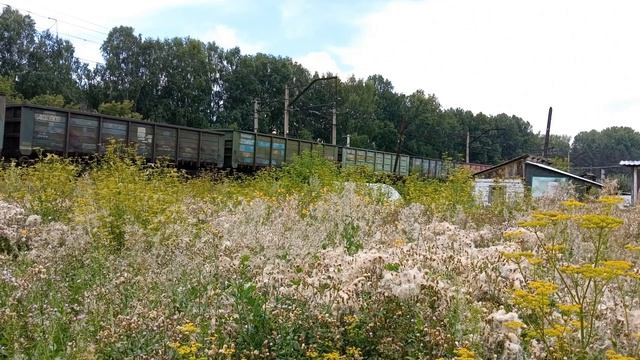 ВЛ10У-1018 с порожним поездом смотреть онлайн