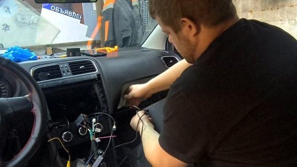 VW Polo. Установка магнитолы Android