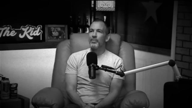Bryan Callen Calls Out Brendan Schaub For His Business Marketing Skills смотреть онлайн