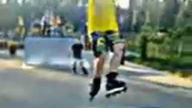 Лето 2012 ТРЮКИ НА РОЛИКАХ.3gp смотреть онлайн
