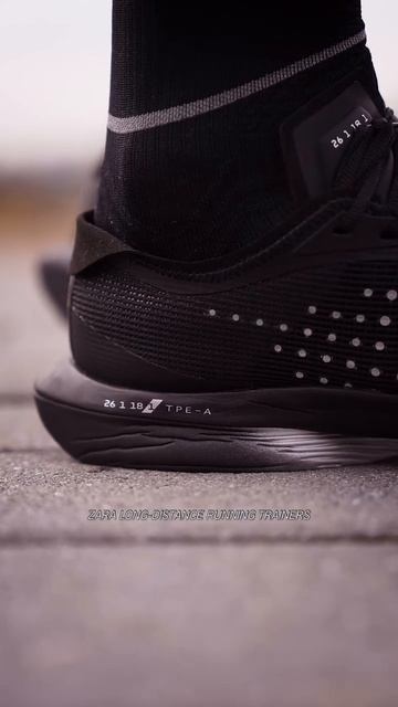 Компания Zara впервые выпустила модель обуви Long-Distance Running Trainers смотреть онлайн