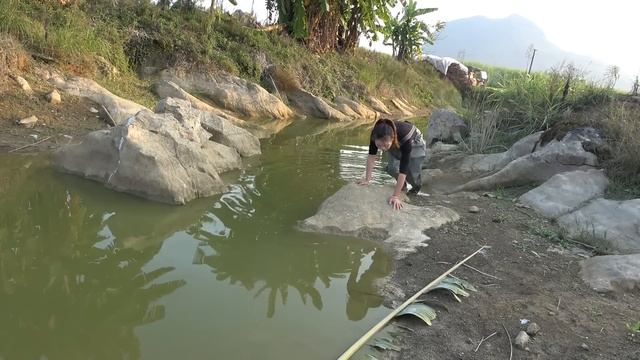 Barbie pink pearls are amazing! The river dries up and pearl oysters hide in the mud смотреть онлайн
