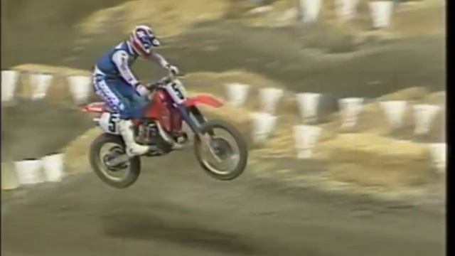 Oldschool 80's Supercross/Motocross 1980 Jump смотреть онлайн