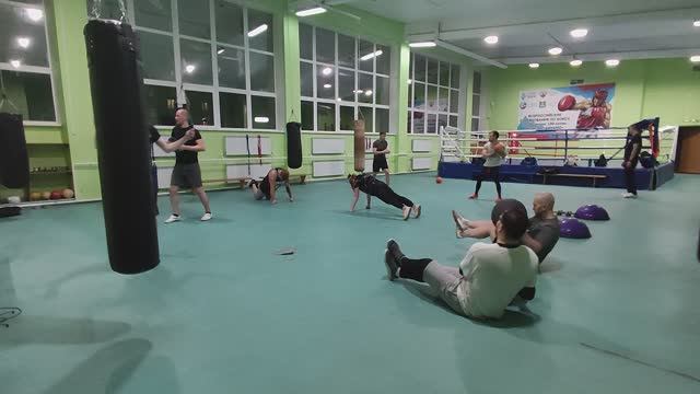 Круговая тренировка боксера 6.03.2025 смотреть онлайн