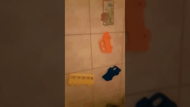 Давид купается в ванной смотреть онлайн