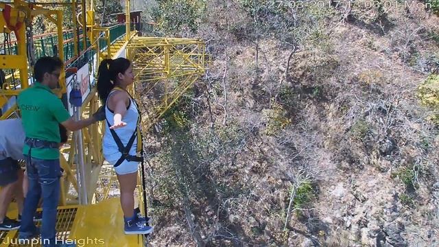 Bungee Jumping at Jumping Heights смотреть онлайн