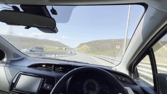 Краткий обзор и тест-драйв Toyota Vitz KSP130 1.0 2016 смотреть онлайн