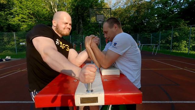 Summer Armwrestling Practice + King of The Table смотреть онлайн