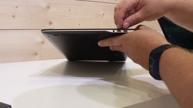 Acer Swift 7 Hands On - Thinest Laptop In The World - IFA 2016