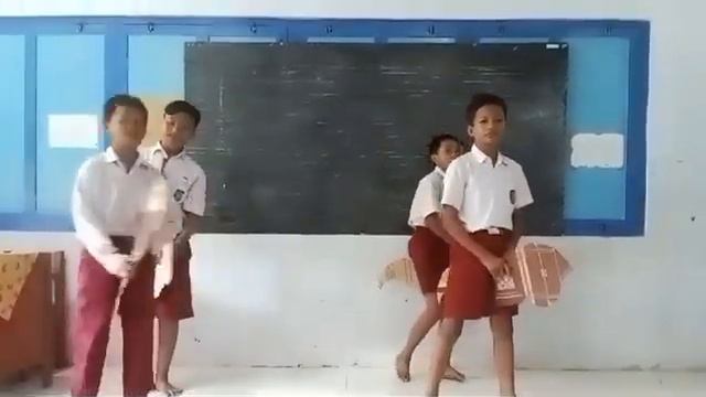 tari kuda kuda dari SDN 01tambak Rejo смотреть онлайн