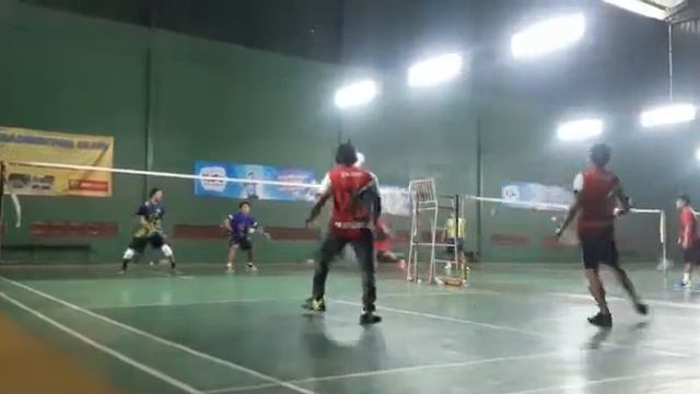 Papa hosea kecapean main badminton смотреть онлайн
