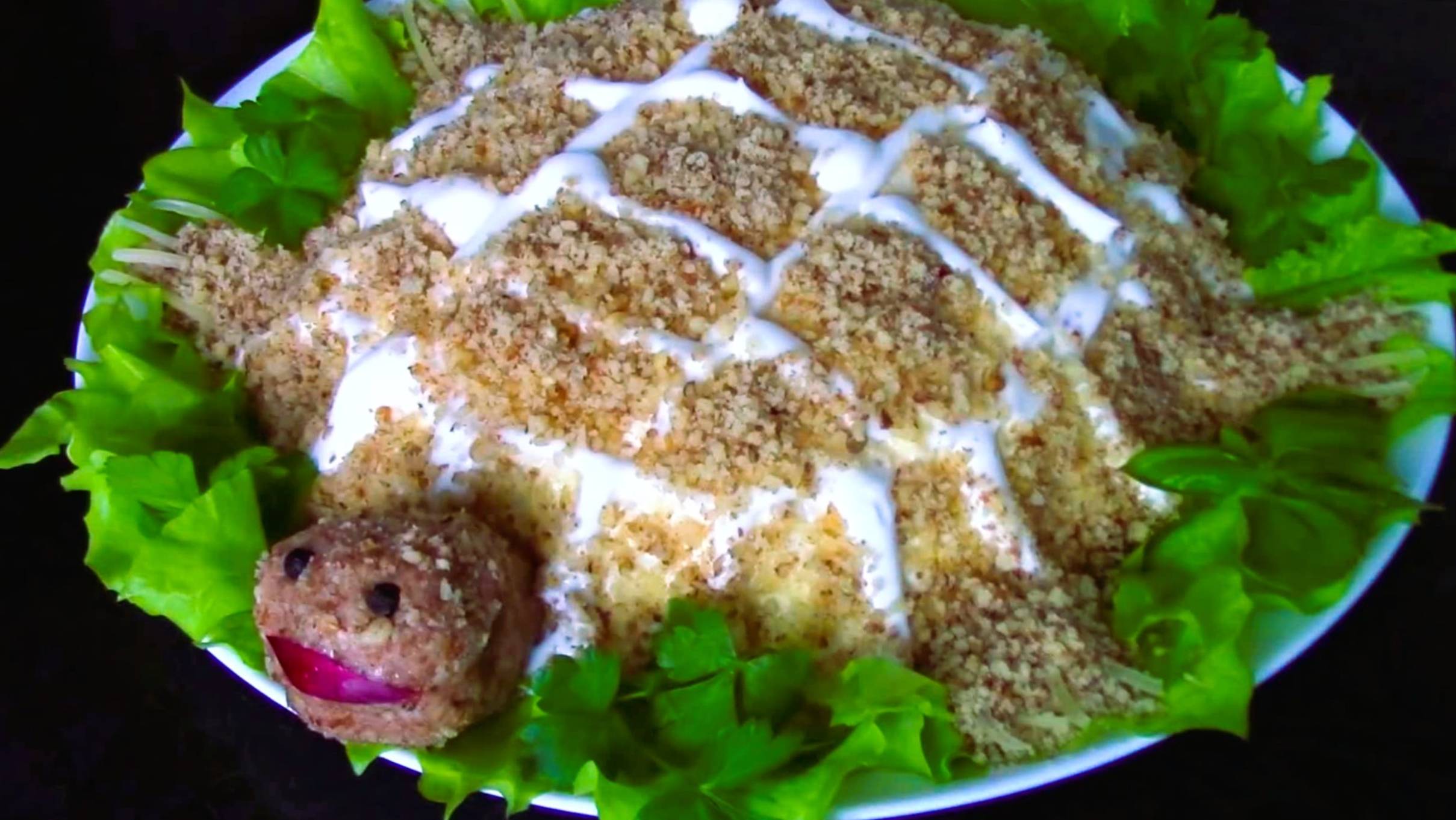 Салат черепаха с курицей и яблоком украсит любой праздничный стол. смотреть онлайн
