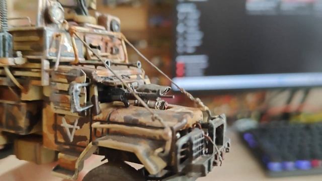 Постапокалиптический фургон с крутой детализацией в масштабе Hot Wheels смотреть онлайн
