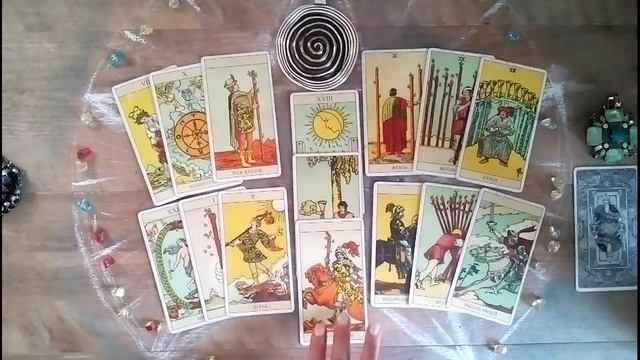 Кто думает обо мне сегодня. Расклад Таро 3 варианта. Таро онлайн смотреть онлайн