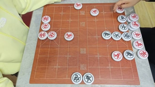 赢了给你200去泡妞，帅哥欣喜若狂，结果被我老叟戏顽童！【象棋八妹】 смотреть онлайн