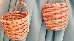 Плетём из ротанга стильную подвесную корзинку