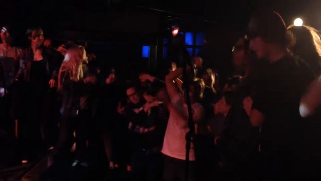 Real Friends Concert Stage Diving Flip смотреть онлайн