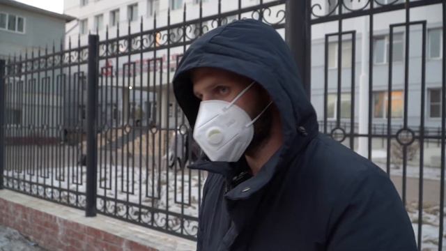 «После смены выжимаю одежду». Известный амурский волонтер пошел работать в красной зоне смотреть онлайн