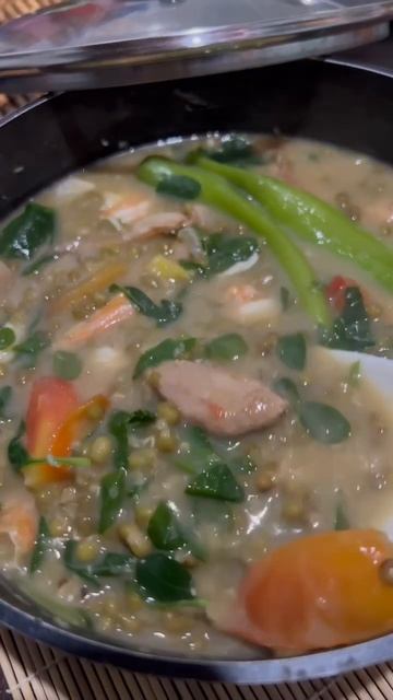 GINISANG MUNGGO WITH HIPON AT PORK 😍 смотреть онлайн
