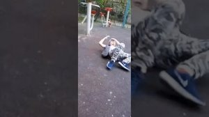 Я же мать на детской площадке