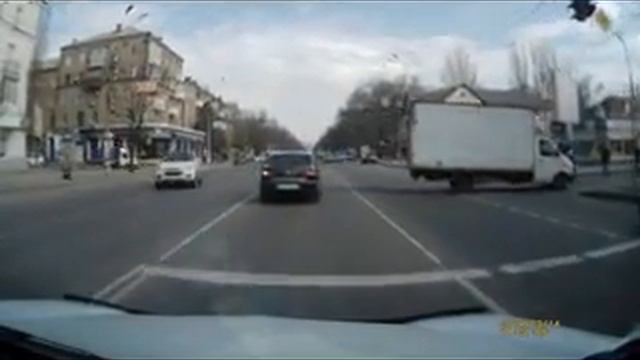 Разворот на Есенина-Гагарина,черт из-за автобуса смотреть онлайн