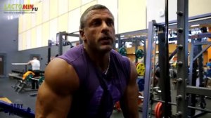 Невероятные плечи, как их качать   Станислав Линдовер!