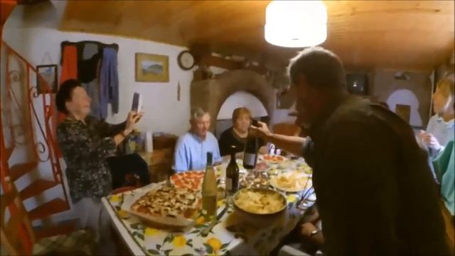 ИТАЛИЯ-ВЛОГ-ОБЕД ПО ИТАЛЬЯНСКИ С БЕЛОРУССКИМ УКЛОНОМ. ВЕЧЕРИНКА С ДРУЗЬЯМИ Ferragosto con gli amic смотреть онлайн