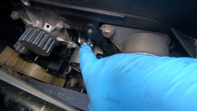 CHANGING TIMING BELT TENSIONER ~ 2001 VOLVO V70XC 2.4T B5244T3 ~ USING CRANK AND CAMSHAFT LOCK TOOL смотреть онлайн