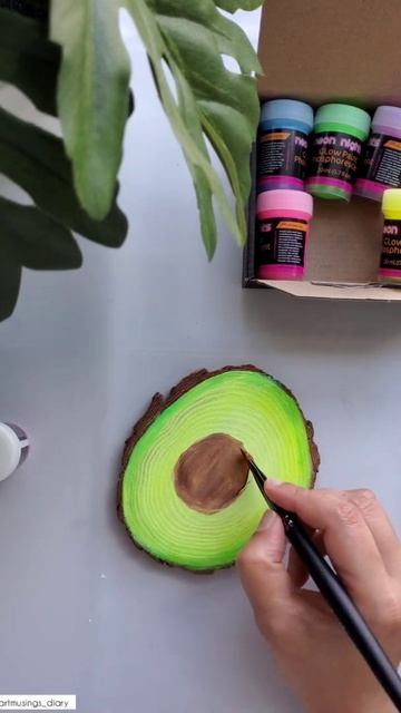 painting neon colors on woodslices #3dpainting #youtubeshorts #arteza #neonpainting #acrylicpaintin смотреть онлайн