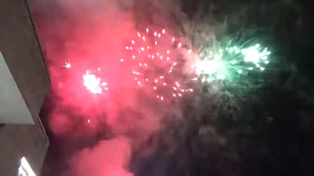 Праздничный салют в Тихвине в день защитника Отечества смотреть онлайн