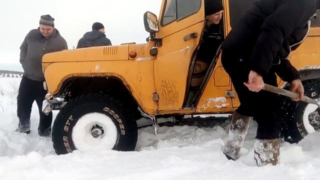 Зимние покатушки. Выезд 4.01.17 Копаем лопатой смотреть онлайн