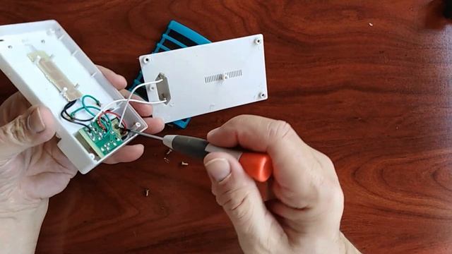 Если секрет знают больше чем двое, это уже не секрет. Разбираем и изучаем устройство против комаров смотреть онлайн