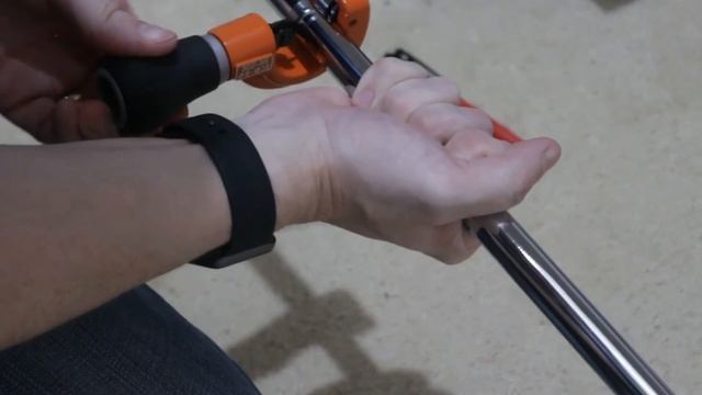 DIY cutting and fixing up our wardrobe/closet hanger rod/rail/tube смотреть онлайн
