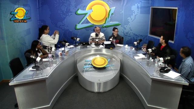 Wendy Martinez nos habla sobre el Crossfit y Jochy reta a Ñonguito hacer 20 pechadas смотреть онлайн