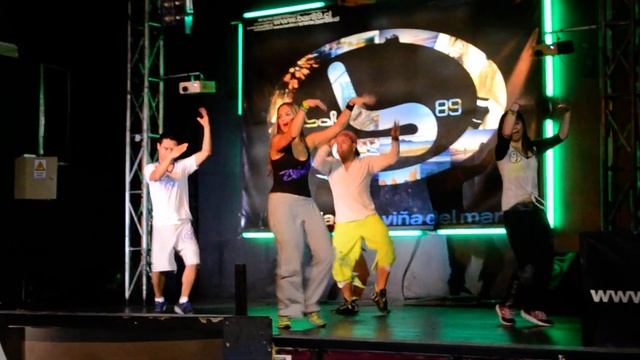 Raquel Call ensinando Zumba Fitness em Santiago Chile "La Isla Bonita" Bar 89 смотреть онлайн