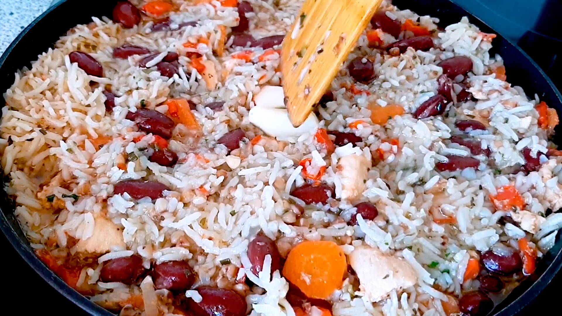 Гречка, Рис Фасоль ВКУСНЕЕ ПЛОВА и ВМЕСТО ПЛОВА! все в одной сковороде смотреть онлайн